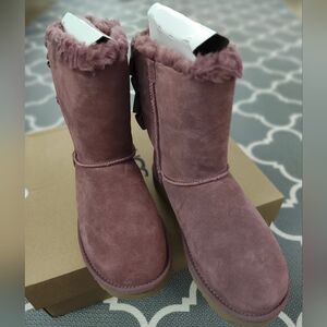 NWT - UGGs Women's Bailey Suede Bow